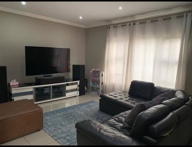 3 BEDROOM PROPERTY TO RENT IN STONERIDGE